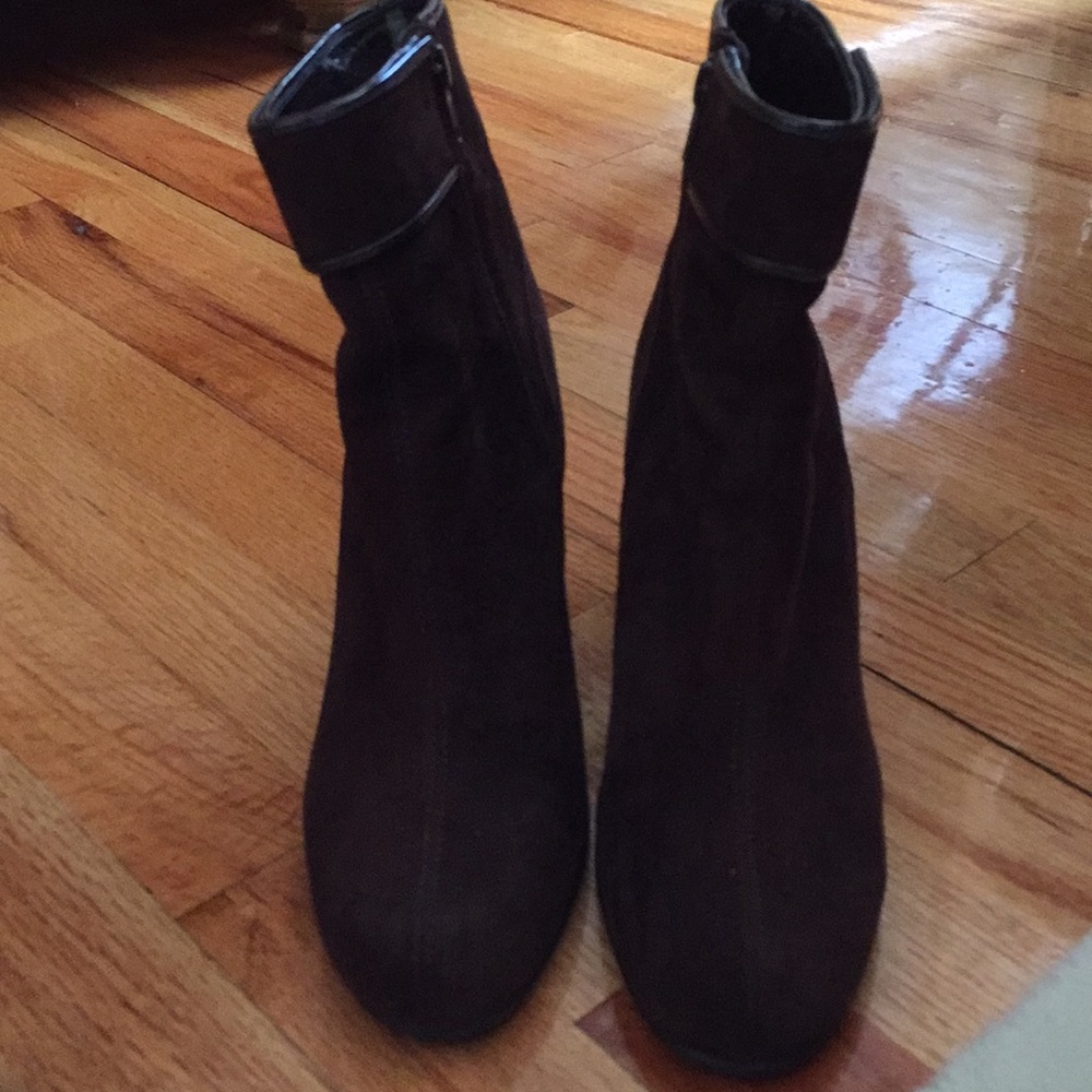 Brown suede boot with heel